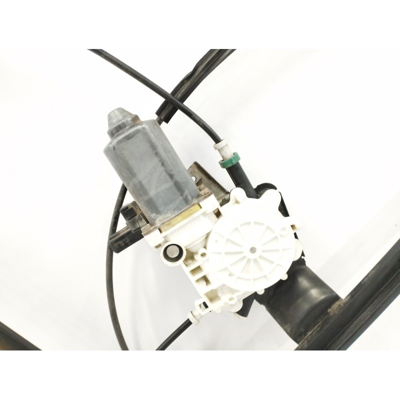 ELEVALUNAS DELANTERO DERECHO