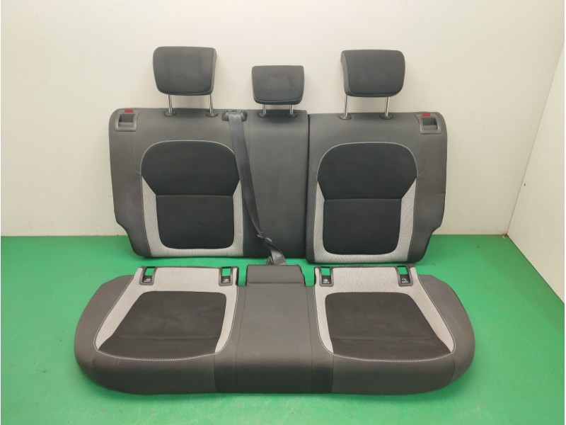 Recambio de asientos traseros para skoda fabia combi 1.0 mpi referencia OEM IAM   