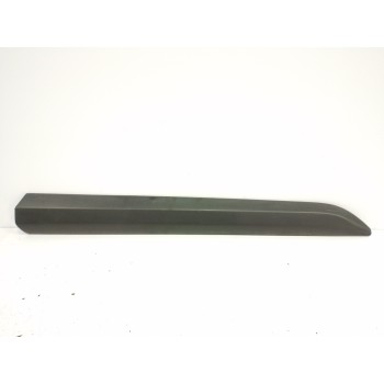 MOLDURA 9808747077 LATERAL DERECHA DELANTERA 