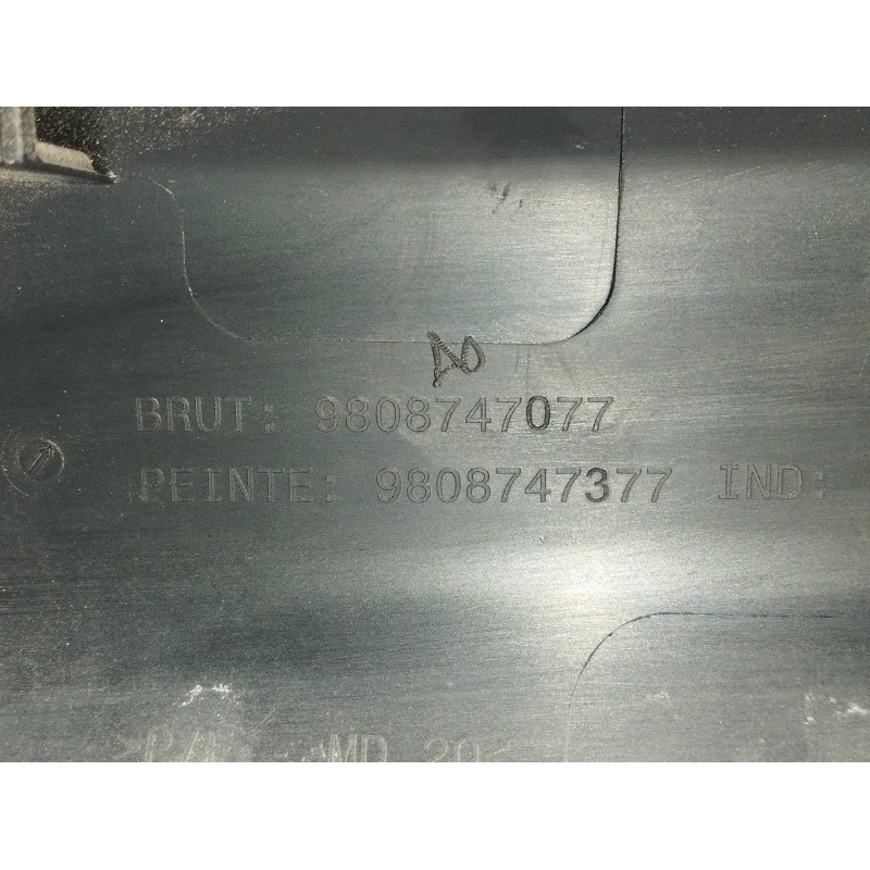 MOLDURA LATERAL DERECHA DELANTERA