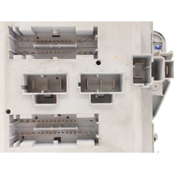 Recambio de caja reles / fusibles para fiat linea (110) 1.3 16v jtd cat referencia OEM IAM 51815360  