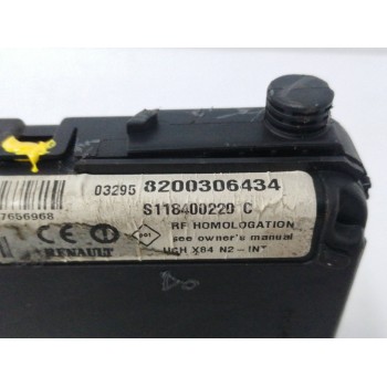 Recambio de caja reles / fusibles para renault megane ii berlina 5p 1.5 dci diesel referencia OEM IAM 8200306434 8200326034 