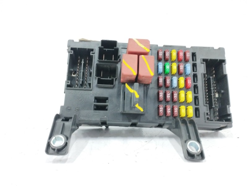 Recambio de caja reles / fusibles para fiat linea (110) 1.3 16v jtd cat referencia OEM IAM 51778008 503440200506 51763390
