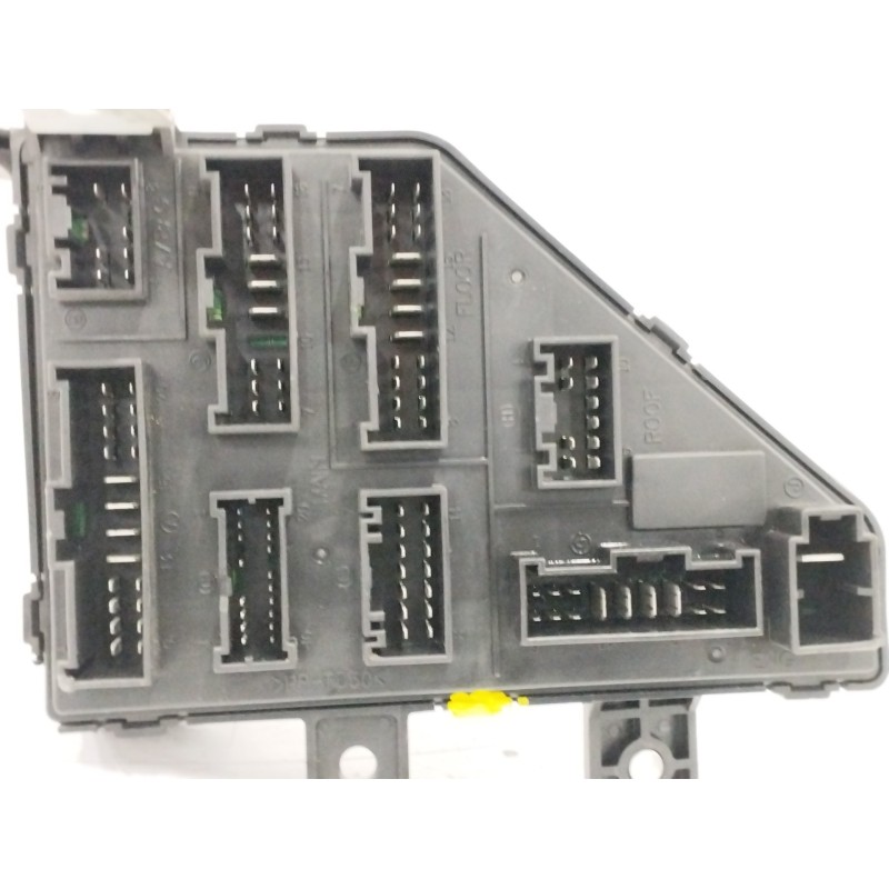 CAJA RELES / FUSIBLES