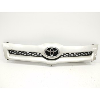 Recambio de rejilla delantera para toyota corolla verso (r1) 2.0 turbodiesel cat referencia OEM IAM 531110F020  