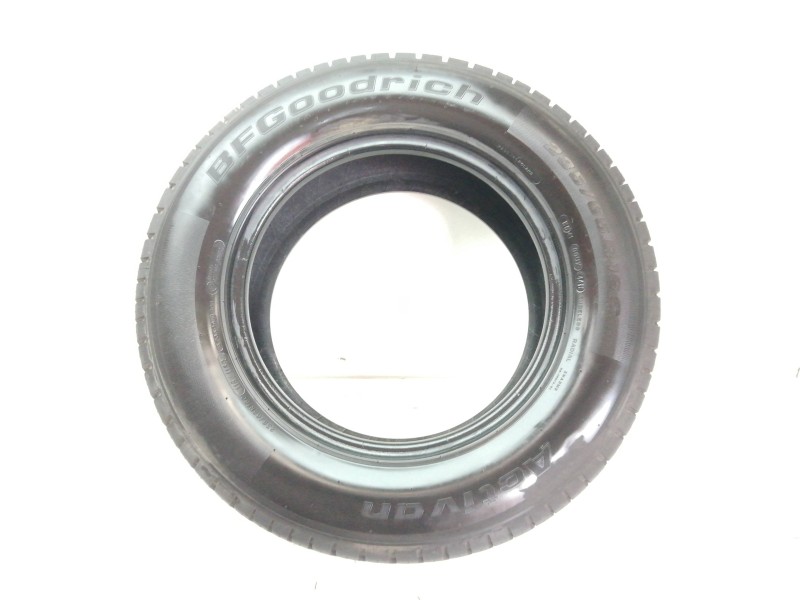 Recambio de neumatico para para varios modelos referencia OEM IAM 23565R16 BFGOODRICH ACTIVAN