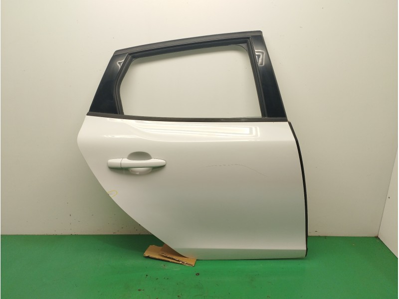 Recambio de puerta trasera derecha para volvo v40 1.6 diesel cat referencia OEM IAM 31402337 OBSERVAR FOTOS 
