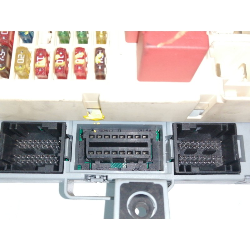 CAJA RELES / FUSIBLES