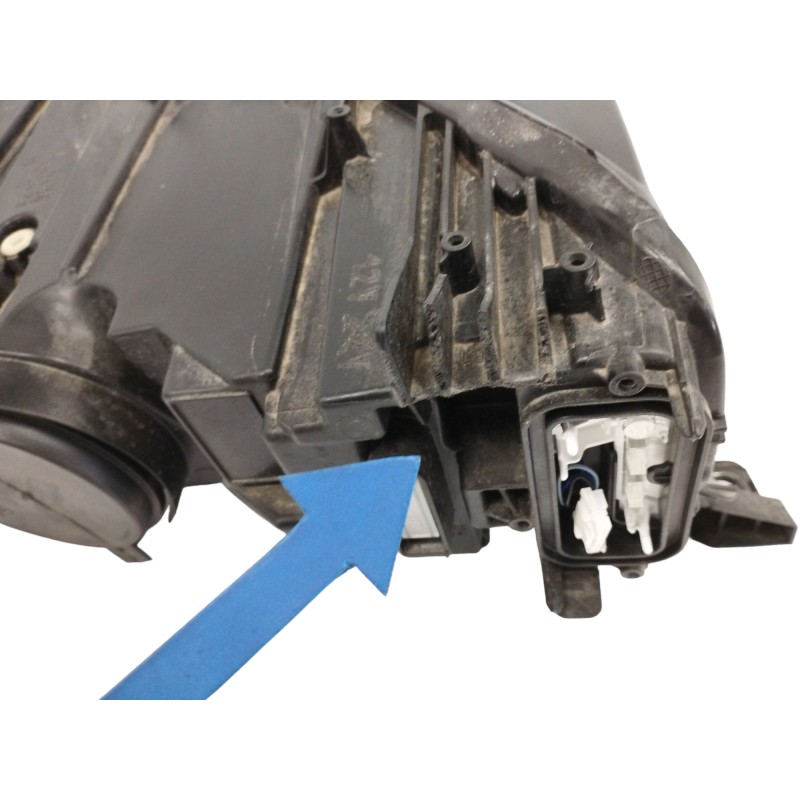 FARO DERECHO SOPORTES ROTOS SIN MODULO LED