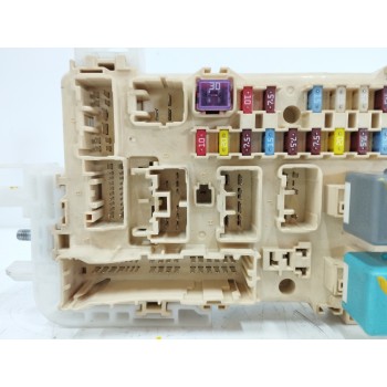 Recambio de caja reles / fusibles para toyota corolla verso (r1) 2,2 d-4d sport referencia OEM IAM 892210F010  