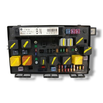 Recambio de caja reles / fusibles para opel astra h berlina 1.7 16v cdti referencia OEM IAM 13145035  