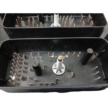 Recambio de caja reles / fusibles para opel astra h berlina 1.7 16v cdti referencia OEM IAM 13145035  