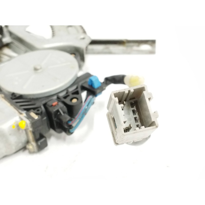 ELEVALUNAS DELANTERO DERECHO