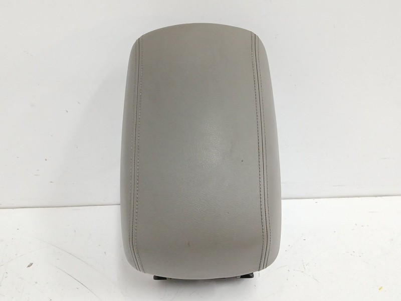 Recambio de apoyabrazos central para kia carens iii monospace (un) 2.0 crdi 140 referencia OEM IAM 846601D1005U  