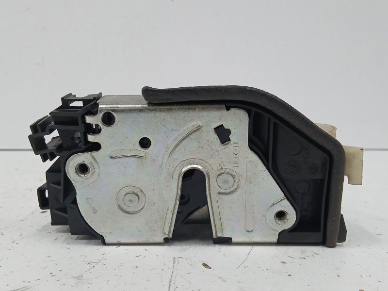 Recambio de cerradura puerta delantera izquierda para bmw serie 3 berlina (e90) 2.0 turbodiesel cat referencia OEM IAM 7202143  