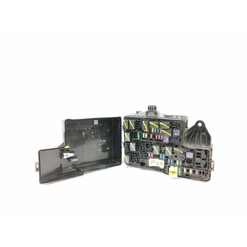CAJA RELES / FUSIBLES