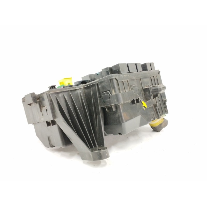 CAJA RELES / FUSIBLES