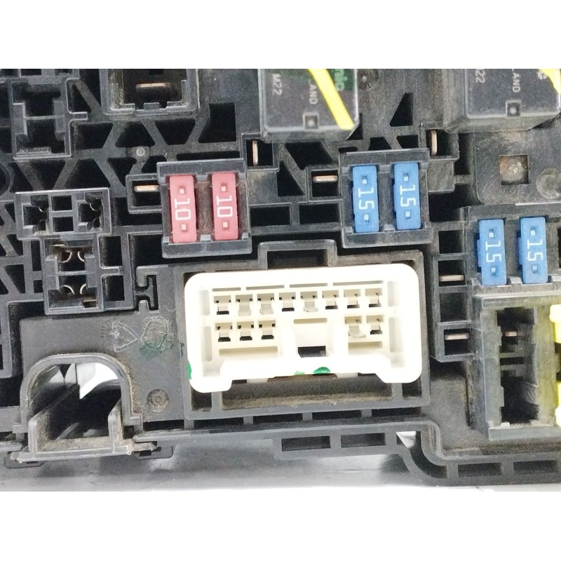 CAJA RELES / FUSIBLES
