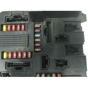 Recambio de caja reles / fusibles para renault megane ii berlina 5p 1.5 dci diesel cat referencia OEM IAM 8200306033B  