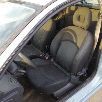 peugeot 206 berlina del año 2001