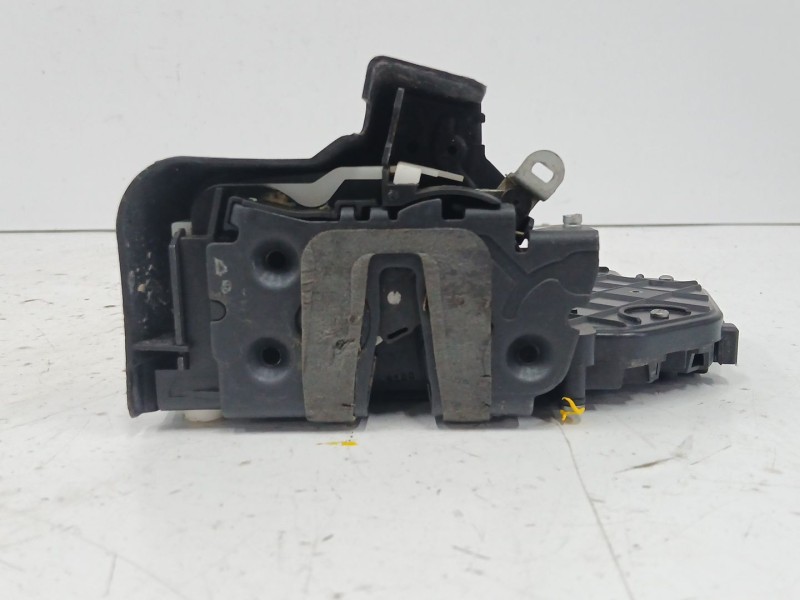 Recambio de cerradura puerta trasera derecha para ford kuga (cbv) 2.0 tdci cat referencia OEM IAM 8V4AS26412EA  