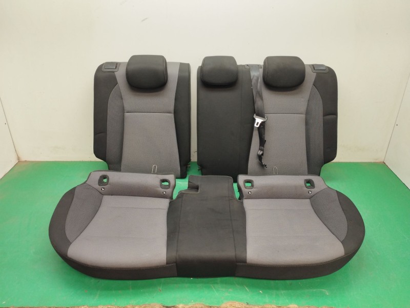 Recambio de asientos traseros para hyundai i20 1.2 16v cat referencia OEM IAM   