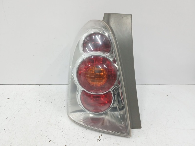 Recambio de piloto trasero izquierdo para toyota corolla verso (r1) 2.2 turbodiesel cat referencia OEM IAM   