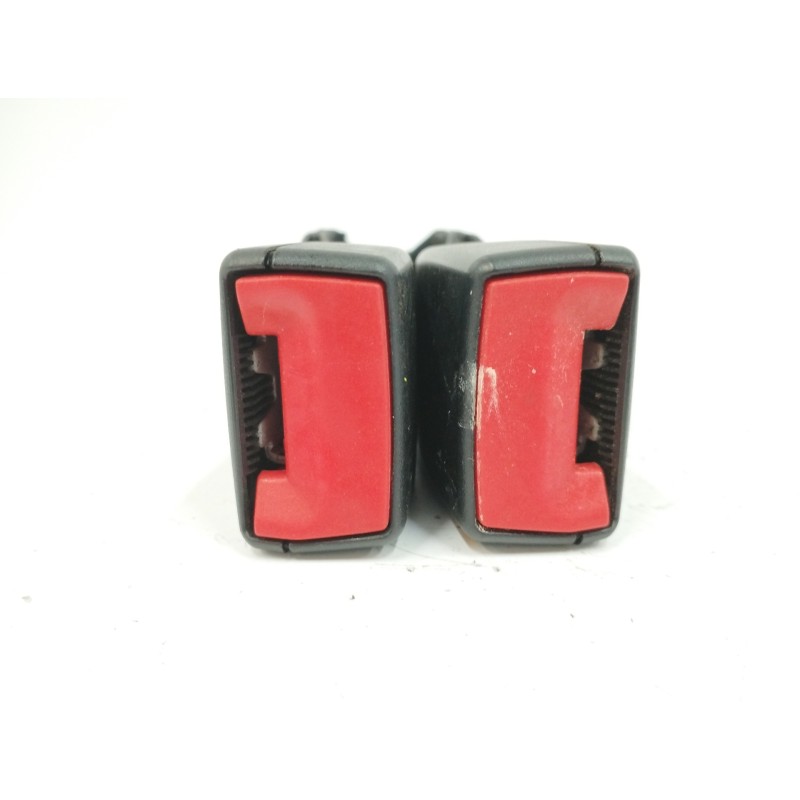 Recambio de enganche cinturon derecho para mazda 3 berlina (bk) 2.0 16v cat referencia OEM IAM  TRASERO 