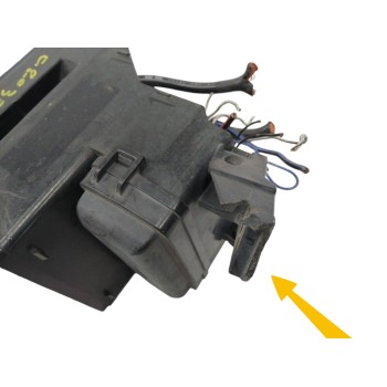 Recambio de caja reles / fusibles para lexus rx 400h referencia OEM IAM 8262048050 SOPORTE DAÑADO 