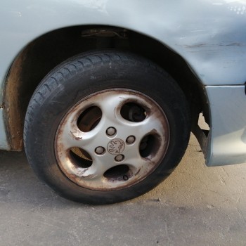 peugeot 206 berlina del año 2001