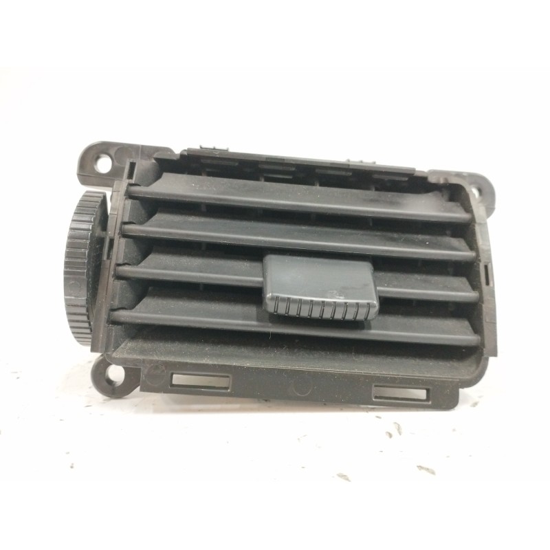 Recambio de rejilla aireadora para mazda 3 berlina (bk) 2.0 16v cat referencia OEM IAM BP4L64930 CENTRAL IZQUIERDA 