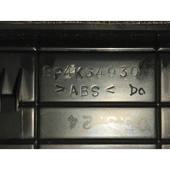 Recambio de rejilla aireadora para mazda 3 berlina (bk) 2.0 16v cat referencia OEM IAM BP4K64930 CENTRAL DERECHA 