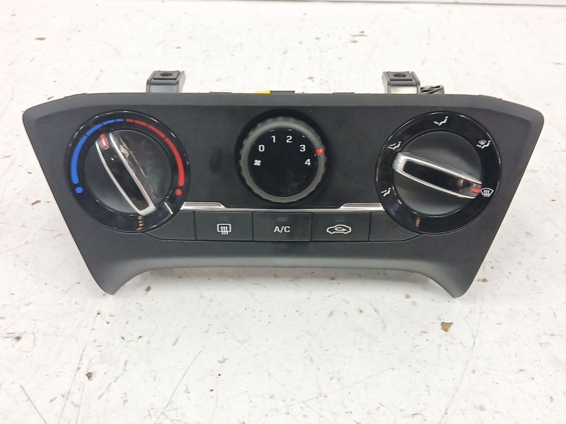 Recambio de mando calefaccion / aire acondicionado para hyundai i20 1.2 16v cat referencia OEM IAM 97250C8011 Recambio de mando calefaccion / aire acondicionado para hyundai i20 1.2 16v cat referencia OEM IAM 97250C8011