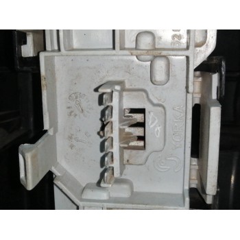 Recambio de piloto trasero derecho para opel vectra c berlina 1.9 cdti referencia OEM IAM 13130646  