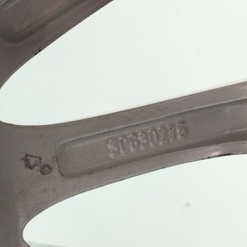 Recambio de llanta para volvo v40 familiar 1.8 16v referencia OEM IAM 30630275 6,5JX16H2 ET44 4H 4X115