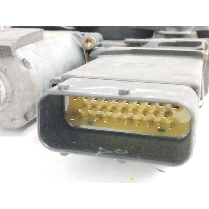 ELEVALUNAS DELANTERO DERECHO 05076520