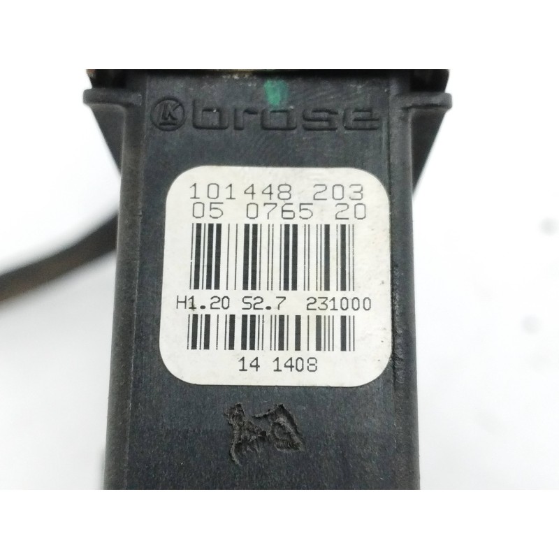 ELEVALUNAS DELANTERO DERECHO 05076520