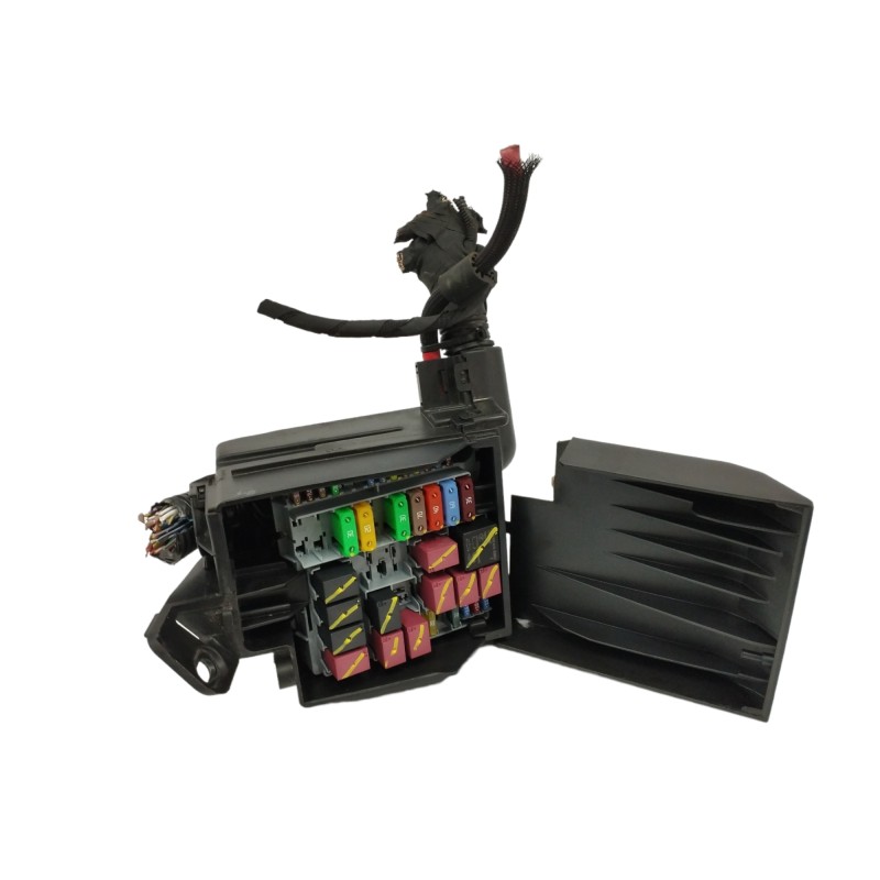 CAJA RELES / FUSIBLES