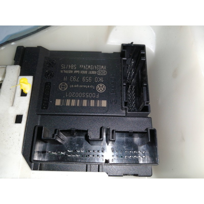 ELEVALUNAS DELANTERO IZQUIERDO 1T0959701D