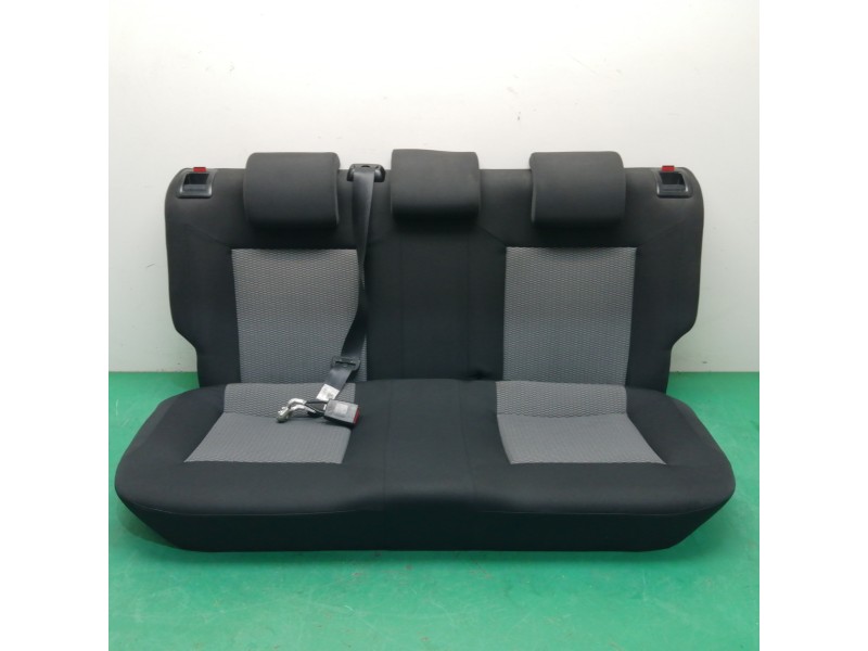 Recambio de asientos traseros para volkswagen polo (6r1) 1.4 fsi referencia OEM IAM Recambio de asientos traseros para volkswagen polo (6r1) 1.4 fsi referencia OEM IAM