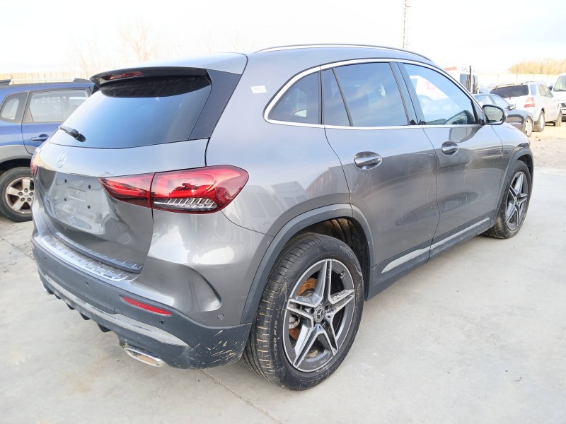 MERCEDES-BENZ GLA (H247)