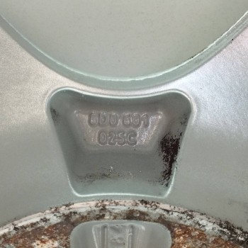 Recambio de llanta para audi a6 avant (4b5) 2.5 v6 24v tdi referencia OEM IAM 8D0601025C 7JX16H2 ET35 5H 5X110