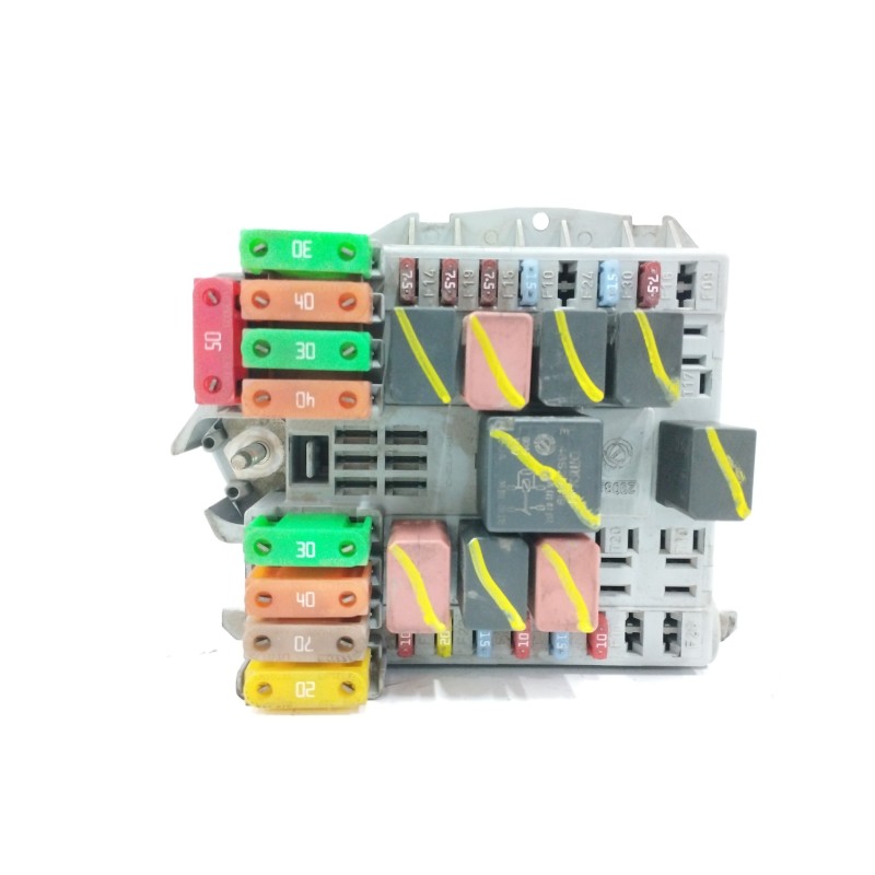 Recambio de caja reles / fusibles para fiat linea (110) 1.3 16v jtd cat referencia OEM IAM 51799849  