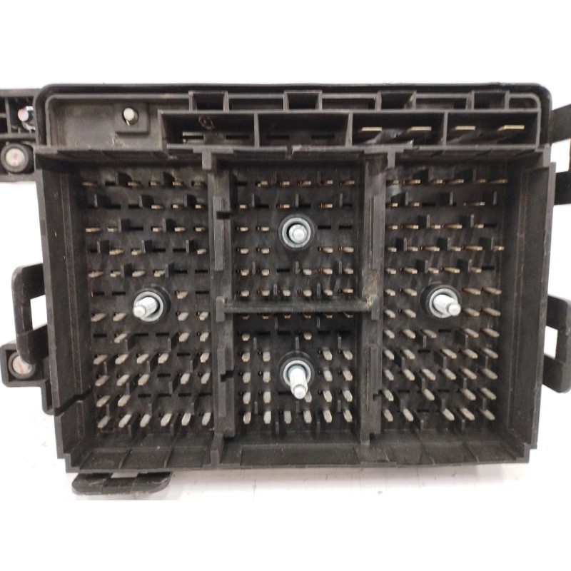 CAJA RELES / FUSIBLES