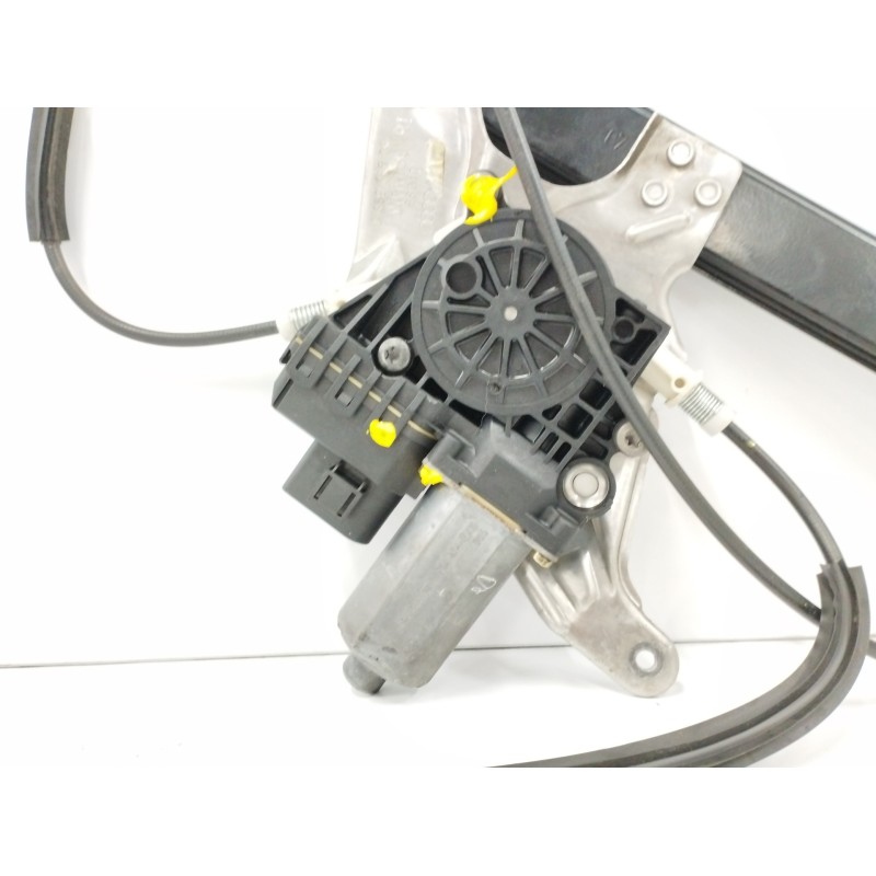 ELEVALUNAS DELANTERO DERECHO