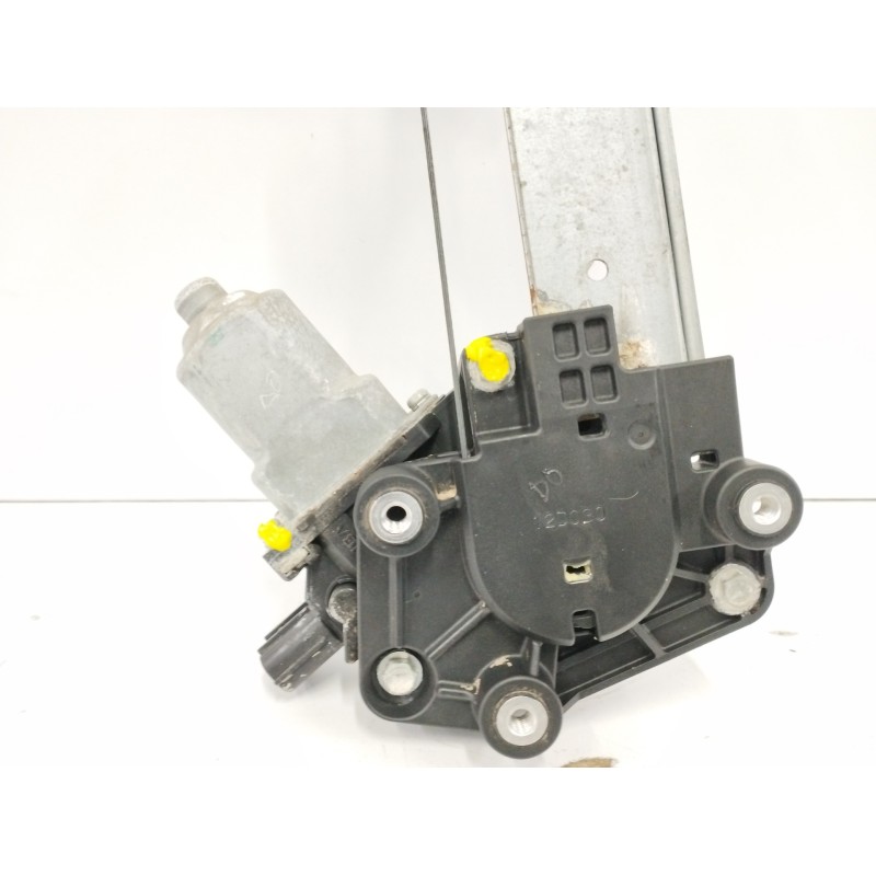 ELEVALUNAS TRASERO DERECHO