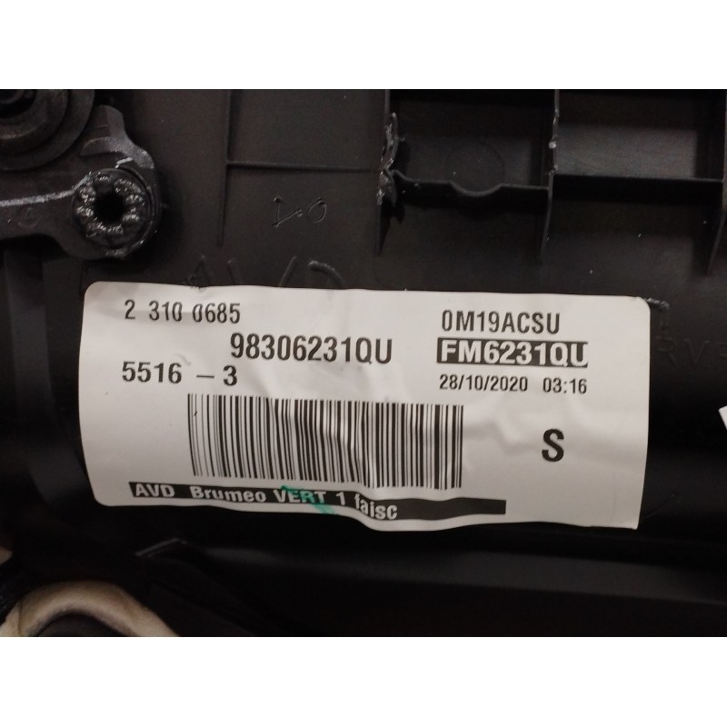 GUARNECIDO PUERTA DELANTERA DERECHA NEGRO