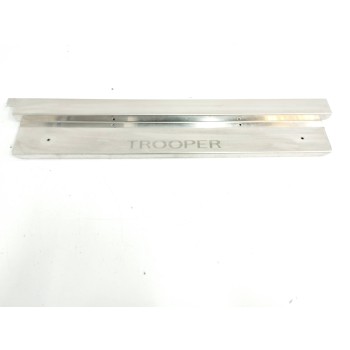 Recambio de moldura para isuzu trooper 3.0 dti (3-trg.) referencia OEM IAM  PUERTA LATERAL 