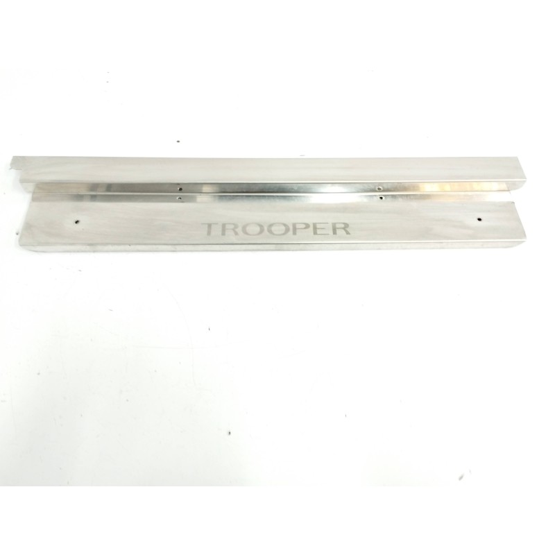 Recambio de moldura para isuzu trooper 3.0 dti (3-trg.) referencia OEM IAM  PUERTA LATERAL 