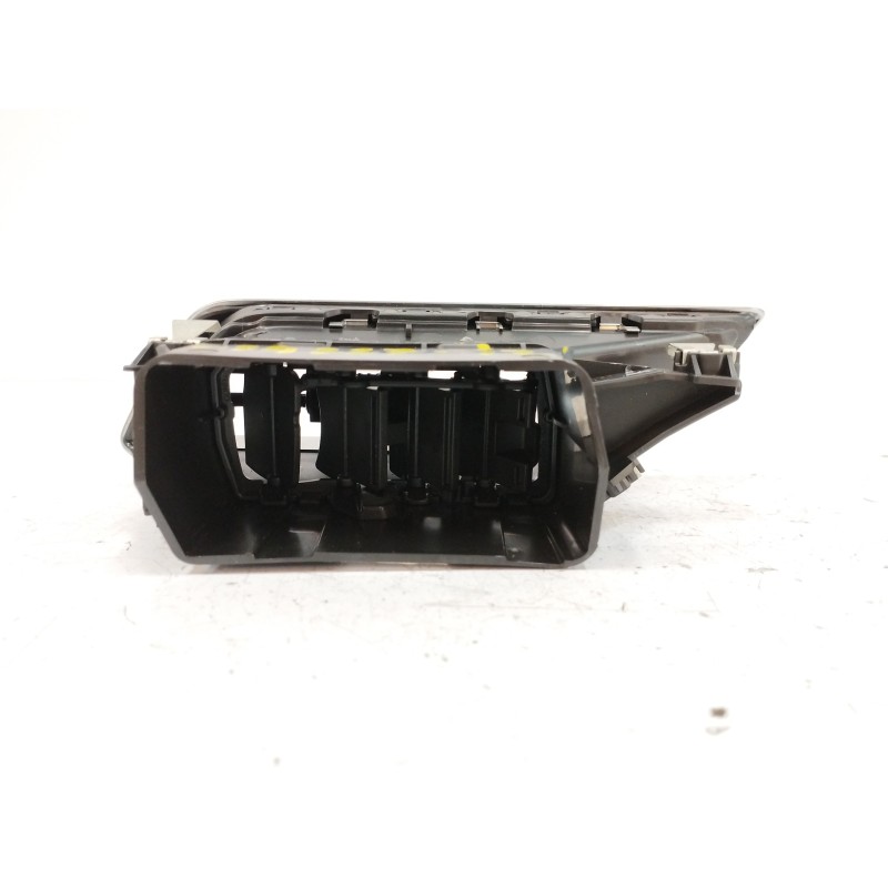 REJILLA AIREADORA LADO IZQUIERDO